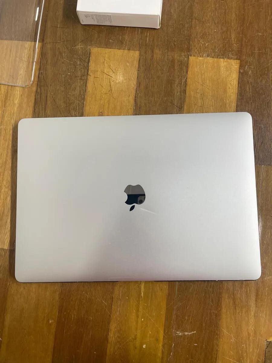 Exelente Macbook Pro A1990 15 Core I9 32ram Ssd 1 Tera Plateado - Image 6