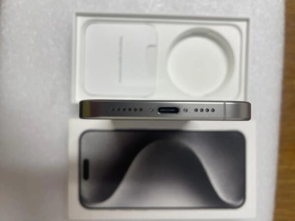 Apple iPhone 15 Pro Max - 256 GB - Blanco Titanio (Desbloqueado) -LCD sin rayones - Image 8