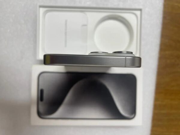 Apple iPhone 15 Pro Max - 256 GB - Blanco Titanio (Desbloqueado) -LCD sin rayones - Image 9