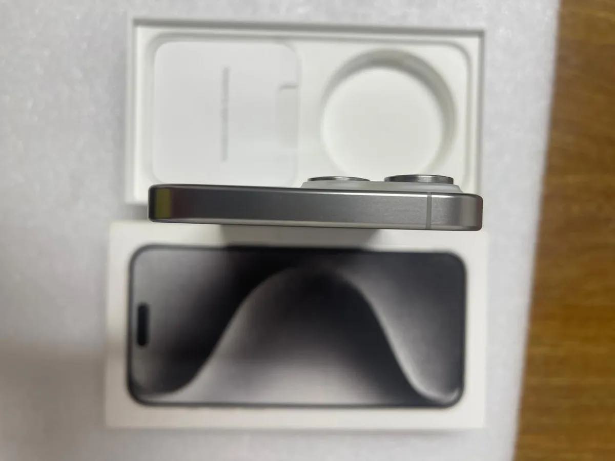 Apple iPhone 15 Pro Max - 256 GB - Blanco Titanio (Desbloqueado) -LCD sin rayones - Image 9