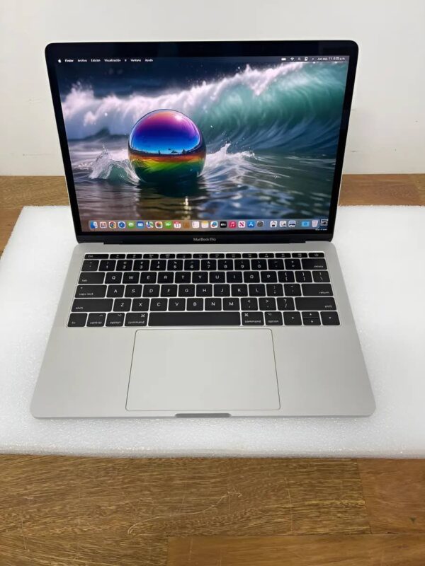 Macbook Pro Mid 2017 13.3 8gb Ram - 256gb Ssd Intel Core I5 Plateado