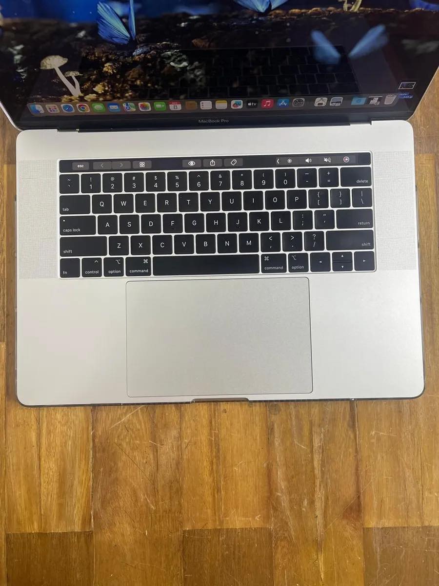Exelente Macbook Pro A1990 15 Core I9 32ram Ssd 1 Tera Plateado - Image 3