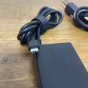 Cargador Hp 608425-001 65w 110v Tipo C Notebook Negro para macbook AIR