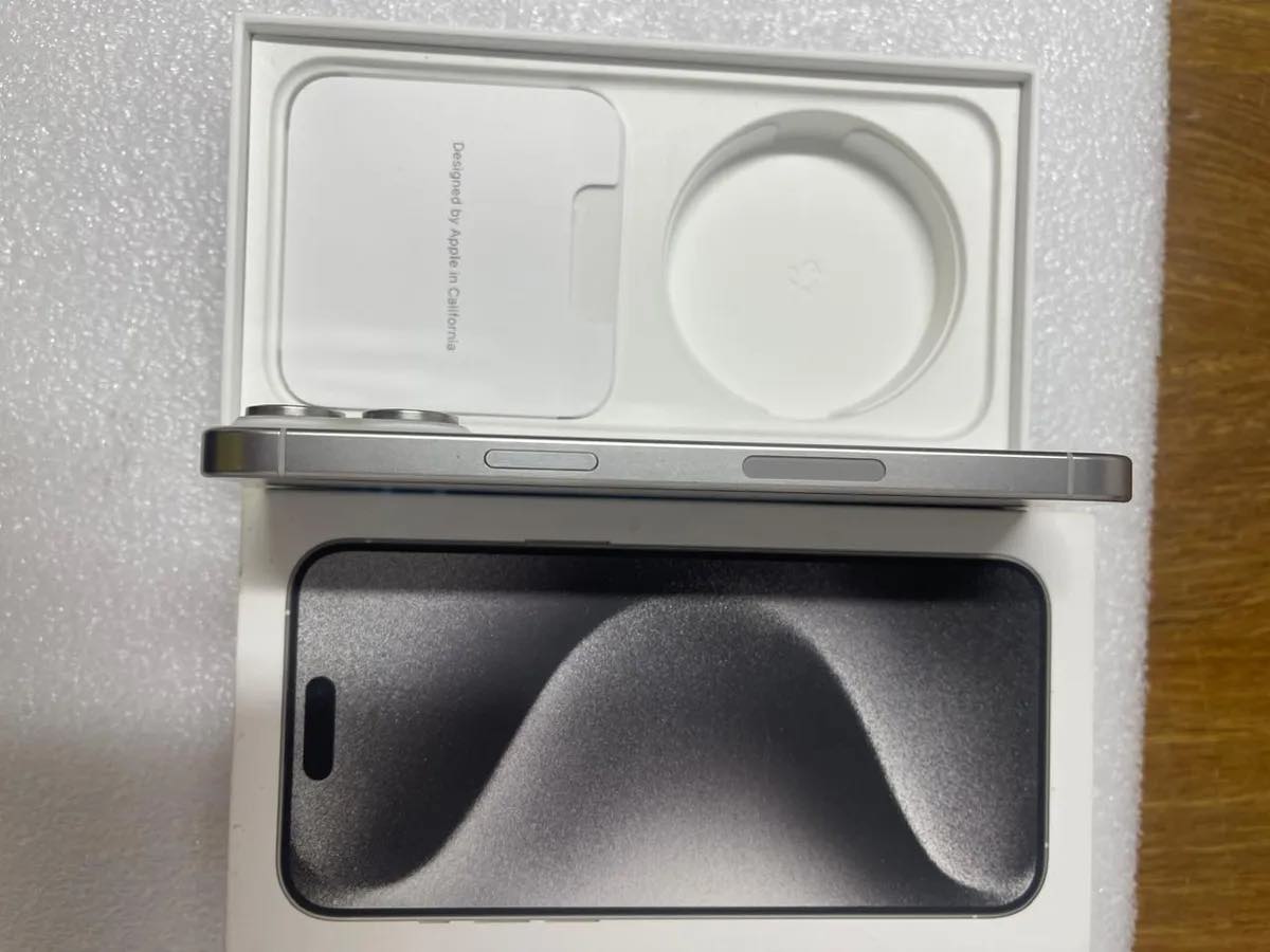 Apple iPhone 15 Pro Max - 256 GB - Blanco Titanio (Desbloqueado) -LCD sin rayones - Image 6