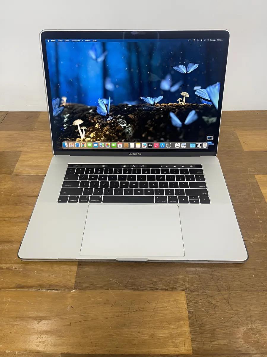 Exelente Macbook Pro A1990 15 Core I9 32ram Ssd 1 Tera Plateado