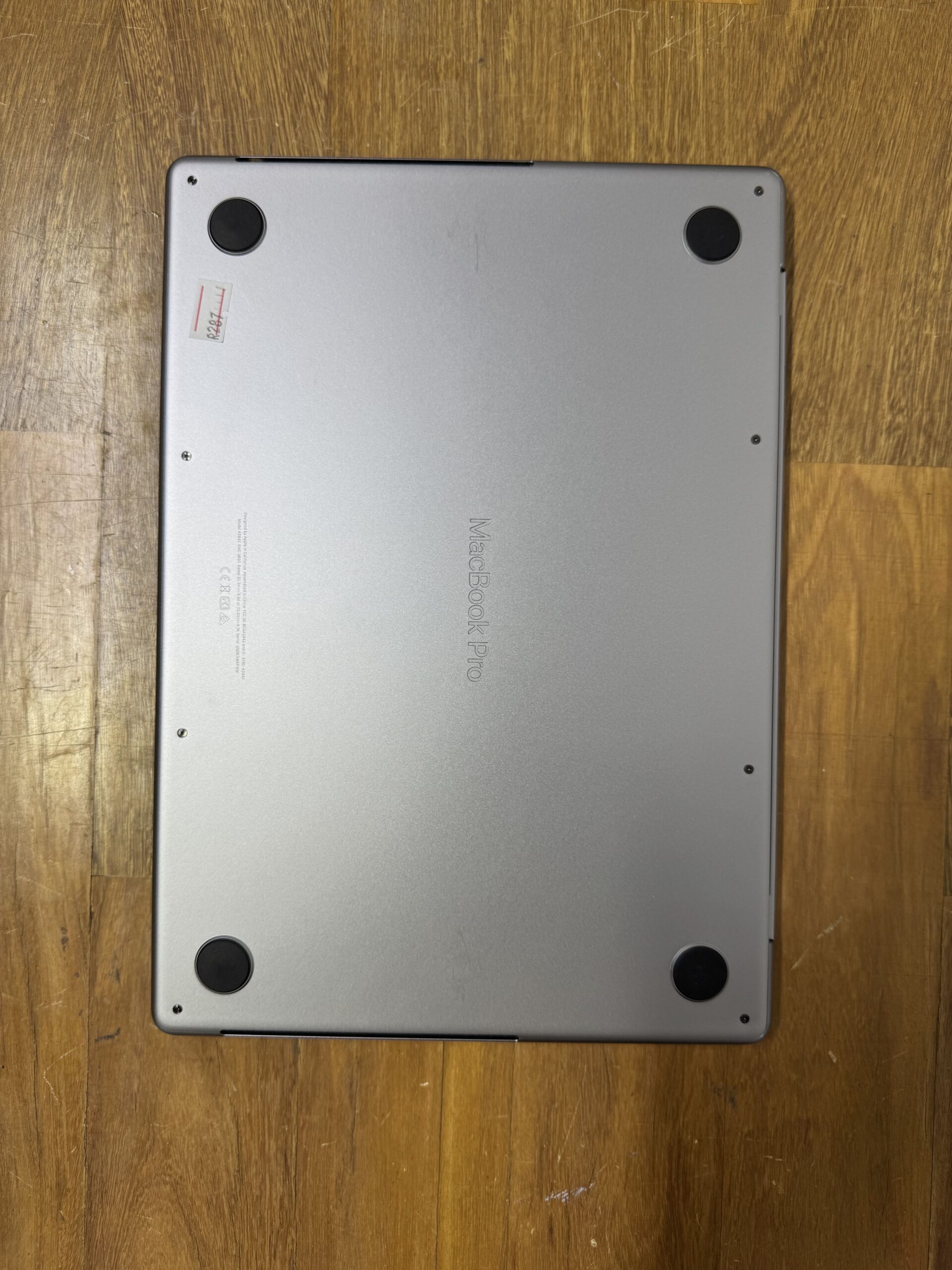 Apple Macbook Pro 14 Pulgadas, Chip M1 Pro 2021 Plata 16GB y 512 disco duro - Image 4